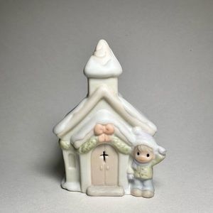 Precious Moments Ornament 1993
Sugar Town Chapel #530484